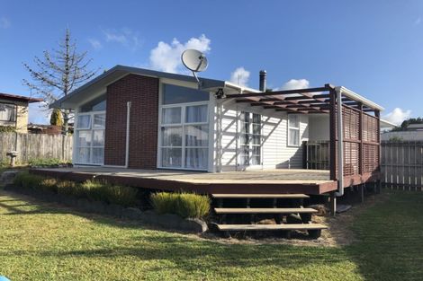 Photo of property in 63 Butterworth Drive, Glendene, Auckland, 0602