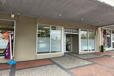 Photo of property in 120 Great South Road, Takanini, 2112