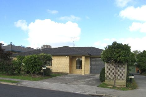Photo of property in 16 Ginders Drive, Massey, Auckland, 0614