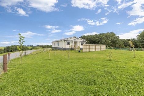 Photo of property in 403 Opunake Road, Cardiff, Stratford, 4391