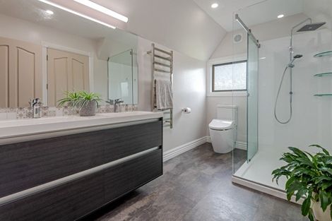 Photo of property in 21 Springdale Grove, Fitzherbert, Palmerston North, 4410