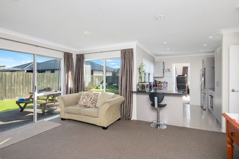 Photo of property in 19 Magnolia Drive, Waiuku, 2123