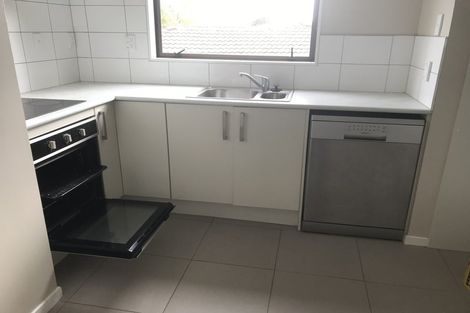 Photo of property in 17 St Catherine Crescent, West Harbour, Auckland, 0618