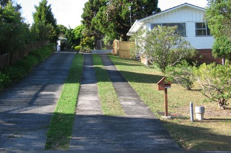 Photo of property in 65 Lantana Road, Green Bay, Auckland, 0604