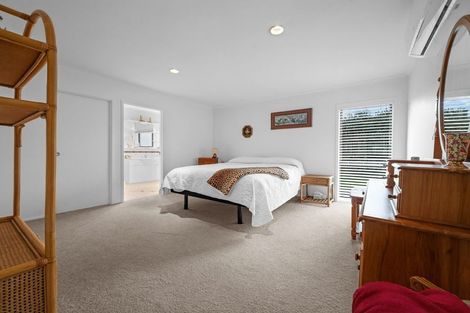 Photo of property in 120 Walter Strevens Drive, Conifer Grove, Takanini, 2112