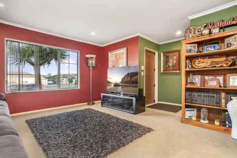 Photo of property in 37 Ironstone Place, Randwick Park, Auckland, 2105