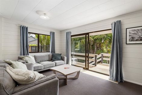 Photo of property in 2/71 Saddleback Rise, Murrays Bay, Auckland, 0630