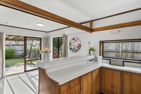 Photo of property in 2/10 Tobruk Crescent, Milford, Auckland, 0620