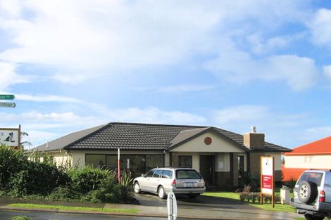 Photo of property in 121 Grovenor Drive, Orewa, 0931
