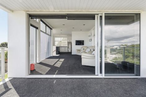 Photo of property in 31 Karewa Parade, Papamoa Beach, Papamoa, 3118
