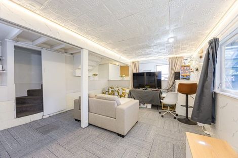 Photo of property in 1/4 Newstead Avenue, Browns Bay, Auckland, 0632