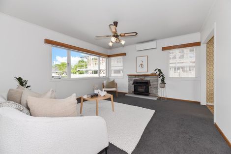 Photo of property in 23 Hereford Street, Te Atatu Peninsula, Auckland, 0610