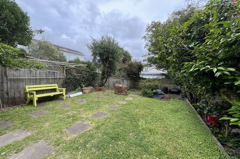 Photo of property in 23 Hawker Street, Mount Victoria, Wellington, 6011