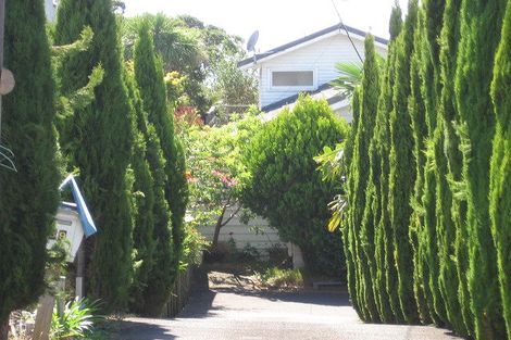Photo of property in 2/39 Eastcliffe Road, Castor Bay, Auckland, 0620