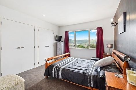 Photo of property in 8a Cullen Place, Tawa, Wellington, 5028