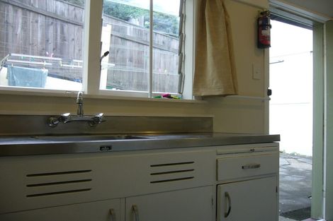 Photo of property in 4 Hawker Street, Mount Victoria, Wellington, 6011