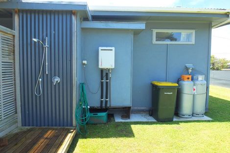 Photo of property in 62 Nash Parade, Foxton Beach, Foxton, 4815