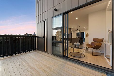 Photo of property in 21b Neal Avenue, Glenfield, Auckland, 0629