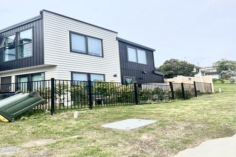 Photo of property in 12a Hewlett Road, Massey, Auckland, 0614