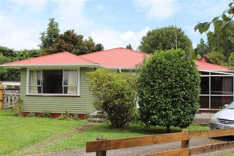 Photo of property in 12 Kendal Place, Merrilands, New Plymouth, 4312