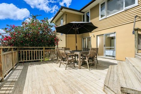 Photo of property in 32 Hogans Road, Glenfield, Auckland, 0629