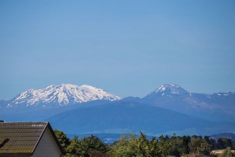 Photo of property in 6 Golders Place, Richmond Heights, Taupo, 3330