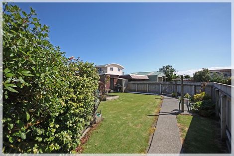 Photo of property in 35 Hartley Street, Foxton Beach, Foxton, 4815