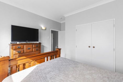 Photo of property in 22 Kingswood Street, Takaro, Palmerston North, 4412