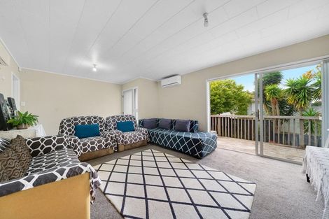 Photo of property in 9 Innismara Avenue, Wattle Downs, Auckland, 2103