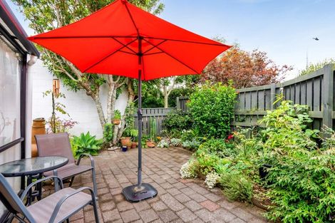 Photo of property in 9a Tamati Place, Merrilands, New Plymouth, 4312