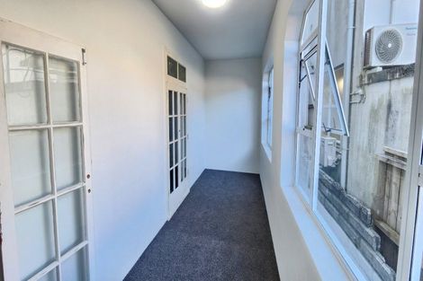 Photo of property in Devonport Apartments, 25/127 Saint Aubyn Street, New Plymouth, 4310
