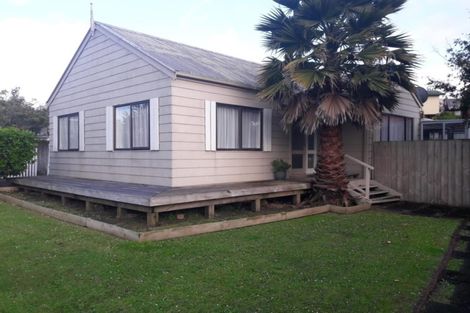 Photo of property in 3 Mistletoe Place, Browns Bay, Auckland, 0630