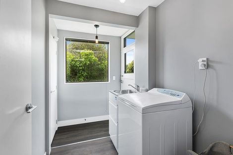 Photo of property in 4 Crown Hill, Titahi Bay, Porirua, 5022