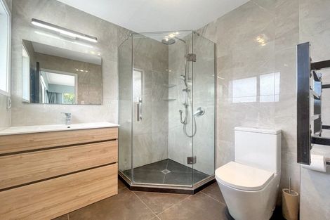 Photo of property in 18 Makepiece Place, Chatswood, Auckland, 0626