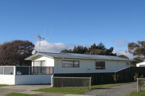 Photo of property in 4 Te Rauparaha Street, Otaki, 5512