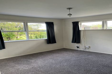 Photo of property in 33 Howard Road, Northcote, Auckland, 0627