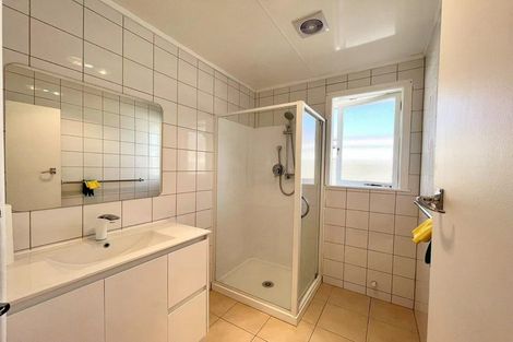 Photo of property in 12 Keats Place, Blockhouse Bay, Auckland, 0600