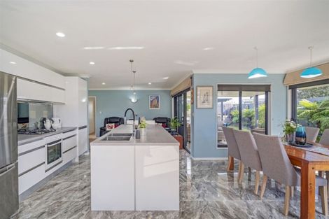 Photo of property in 4 Oribi Place, Whitianga, 3510