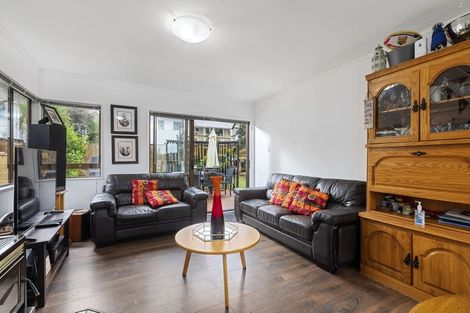 Photo of property in 2/6 Orton Street, Glenfield, Auckland, 0627