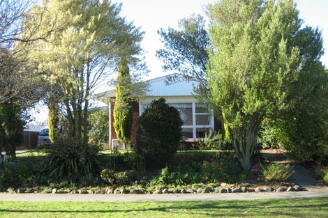 Photo of property in 109 Warren Crescent, Hillmorton, Christchurch, 8025