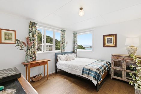 Photo of property in 13 Hungerford Road, Lyall Bay, Wellington, 6022