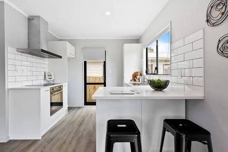 Photo of property in 94a Beach Haven Road, Beach Haven, Auckland, 0626