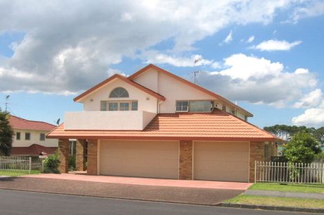 Photo of property in 17 Vermeer Place, West Harbour, Auckland, 0618