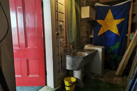 Photo of property in 105 Tasman Street, Mount Cook, Wellington, 6021