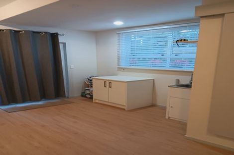 Photo of property in 4 Teviot Place, Totara Vale, Auckland, 0629