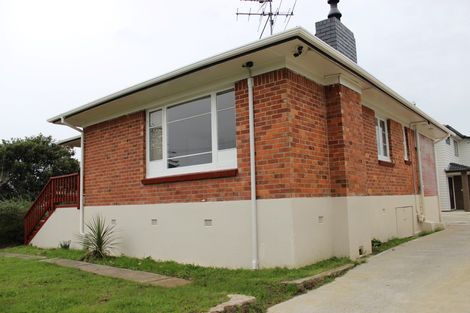 Photo of property in 52 Churchill Avenue, Manurewa, Auckland, 2102