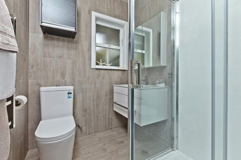 Photo of property in 2/28 Hemi Street, Narrow Neck, Auckland, 0622