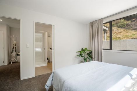 Photo of property in 54d Wynyard Crescent, Fernhill, Queenstown, 9300
