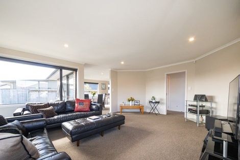 Photo of property in 16 Lorenzo Place, Kelvin Grove, Palmerston North, 4414