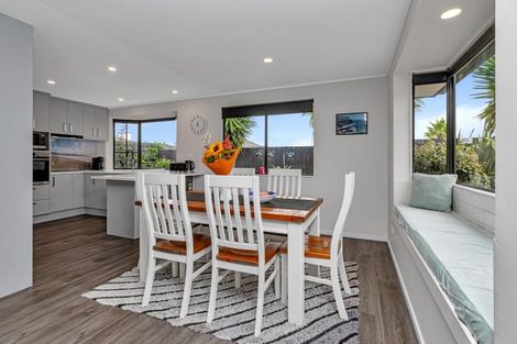 Photo of property in 13 Bermuda Place, One Tree Point, 0118